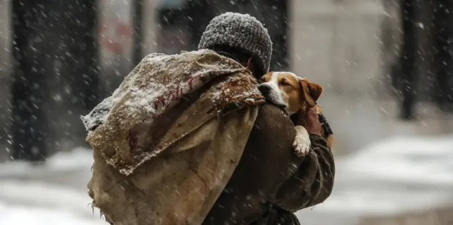 I Bought Shawarma for a Homeless Man – The Note He Gave Me Changed My Life