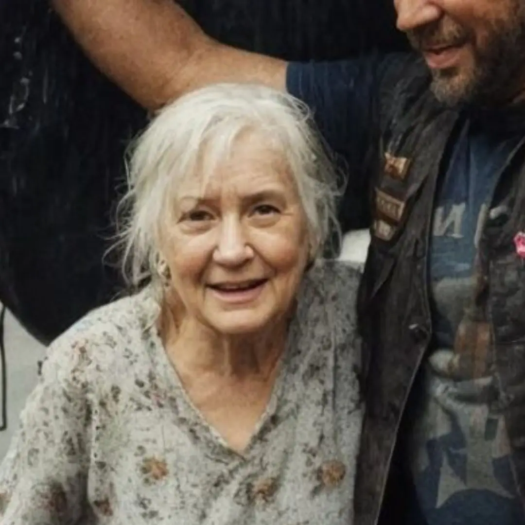 My family abandoned me at a gas station — a motorcyclist stopped to pick me up