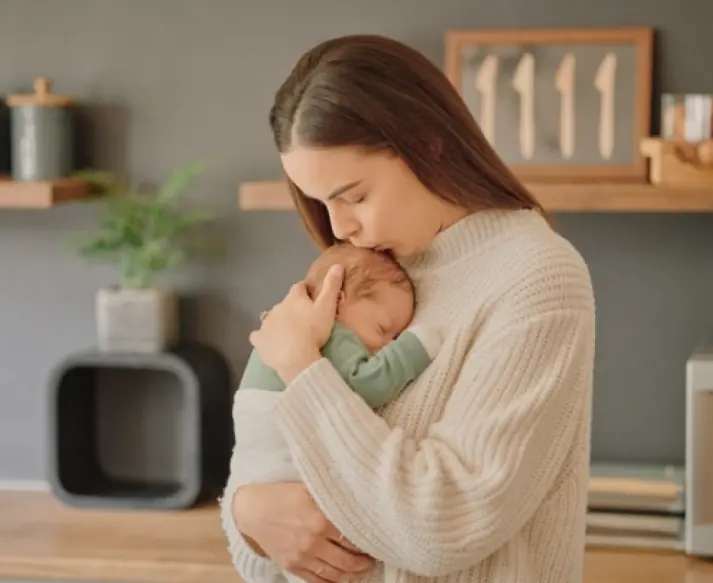 After Years of Silence and Distance, a Mother Walks Back Into the House She Once Called Home—Only to Find It Empty, Cold, and Stripped of the Warmth She Hoped to Rediscover
