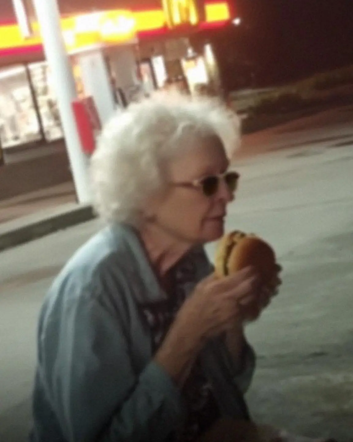 I Paid for a Blind Woman's Lunch at a Gas Station – The Next Day, a Man in a Suit Came to My Motel Room