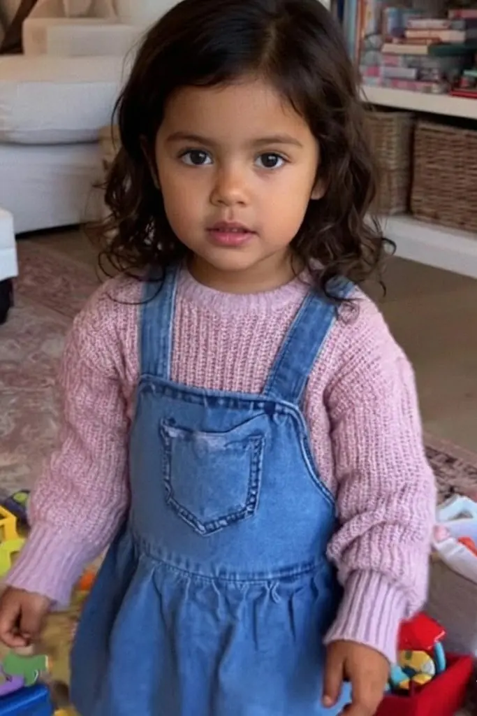 A Quiet Moment of Childhood: When Innocence Speaks Without Words