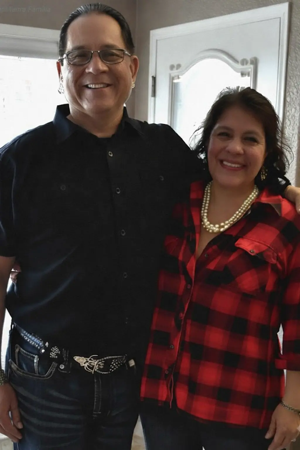 Man Who Left Wife After 47 Years Begs Forgiveness on His Knees Months Later