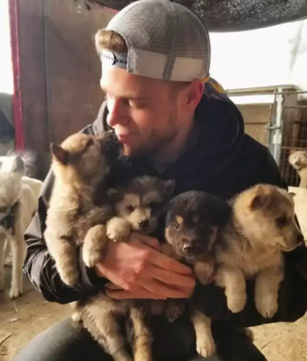 Olympic Skier Helps Save 90 Dogs From A Korean Meat Farm